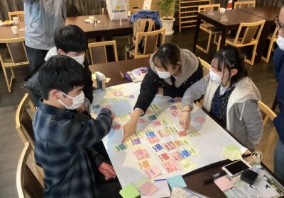 教養総合Ⅱ「フクシマ・オキナワを通して近代化・科学技術を考える」では、生徒たち自らが見つけた問題点について、思考を整理しながら議論します